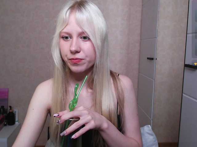 le modèle Mary-Kitty est en webcam porno dans un show sur le site bongacams, il possède les tags suivants: White/Caucasian,Blonde,Shaved
