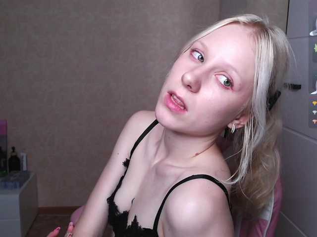 Mary-Kitty live cam on BongaCams