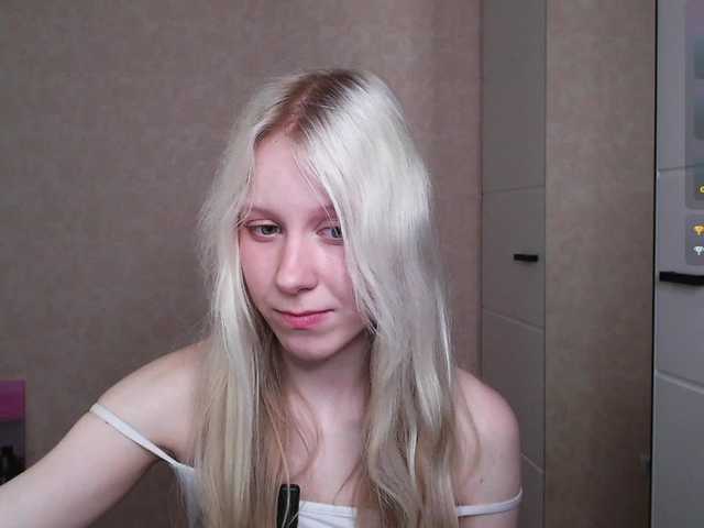 Mary-Kitty live cam