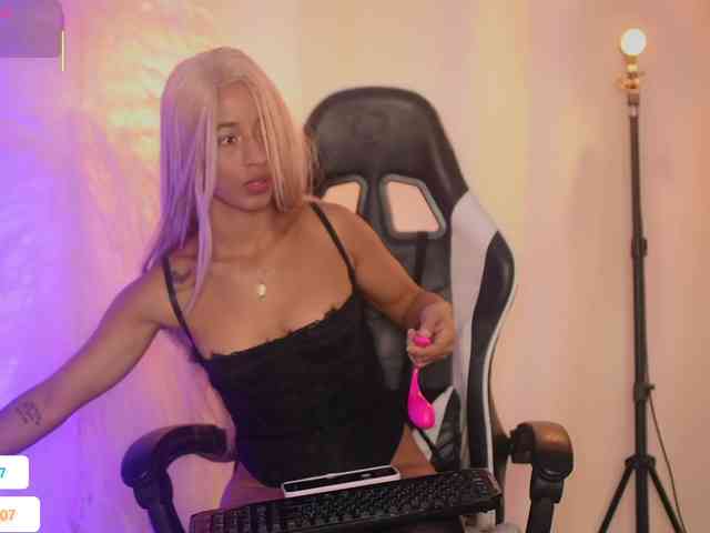 Melany-8 webcam