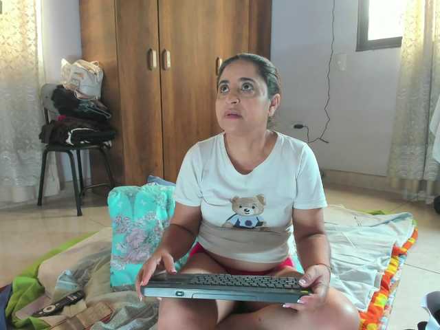 Yaya189 live cam on BongaCams