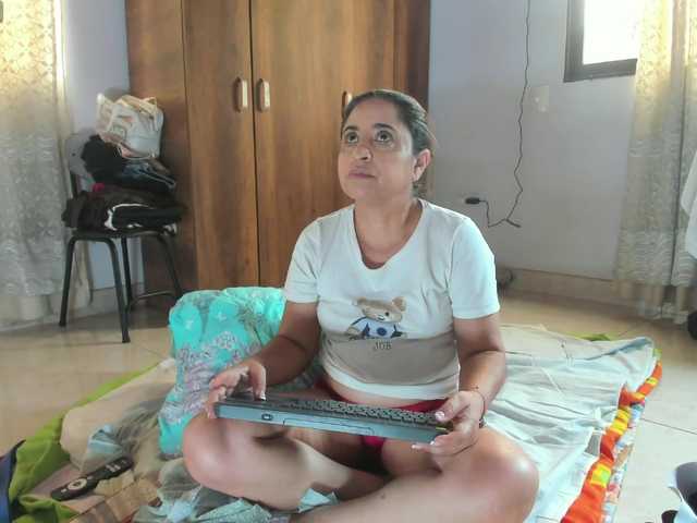 Yaya189 live cam on BongaCams