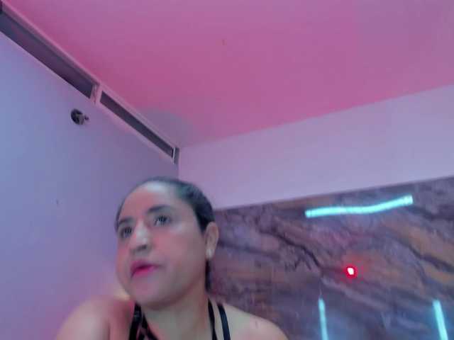 Yaya189 live cam on BongaCams