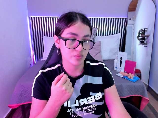 Hanah-Greey live cam on BongaCams