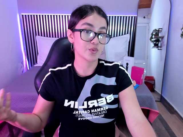 Hanah-Greey live cam on BongaCams