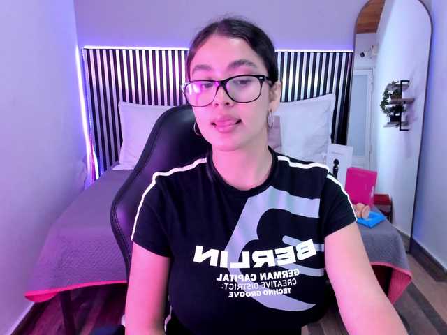 Hanah-Greey live cam on BongaCams