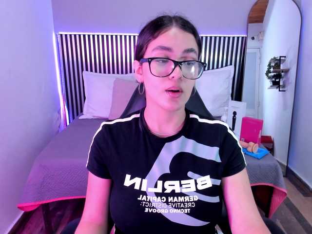 Hanah-Greey live cam on BongaCams