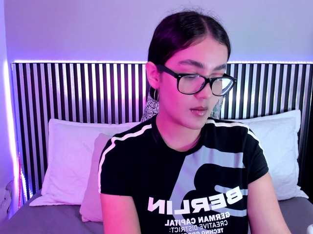 Hanah-Greey live cam on BongaCams