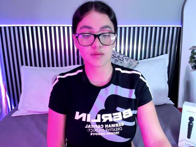 Hanah-Greey live cam on BongaCams