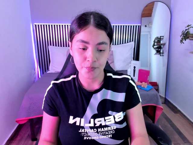 Hanah-Greey live cam on BongaCams