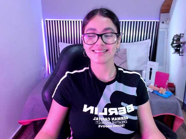 Hanah-Greey live cam on BongaCams