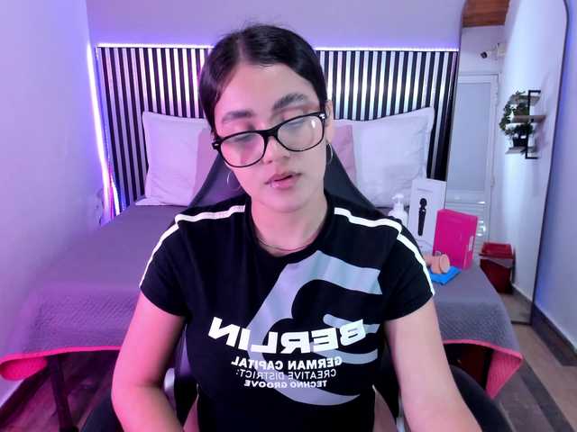 Hanah-Greey live cam on BongaCams