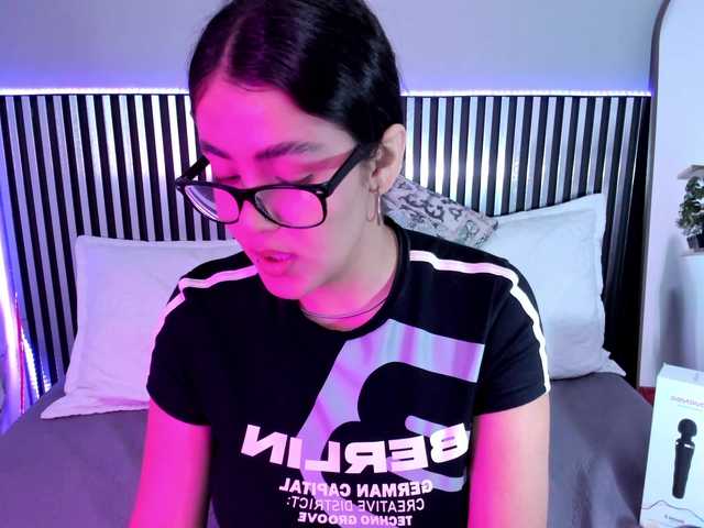 Hanah-Greey live cam on BongaCams