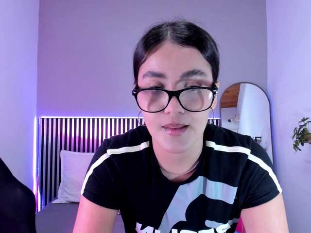 Hanah-Greey live cam on BongaCams