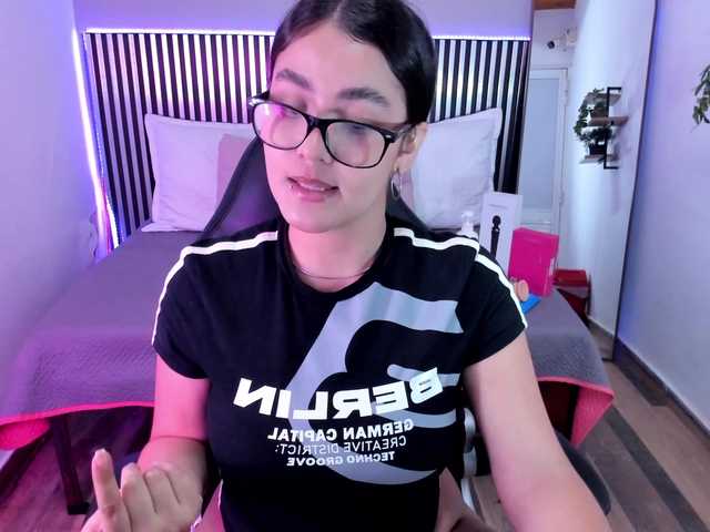 Hanah-Greey live cam on BongaCams