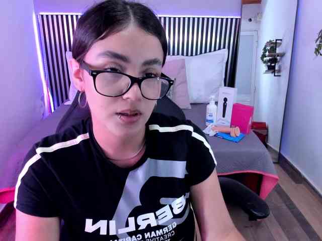 Hanah-Greey webcam