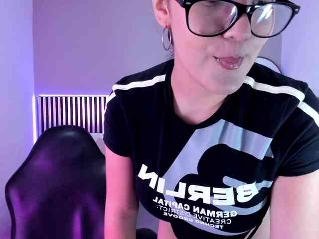 Hanah-Greey webcam