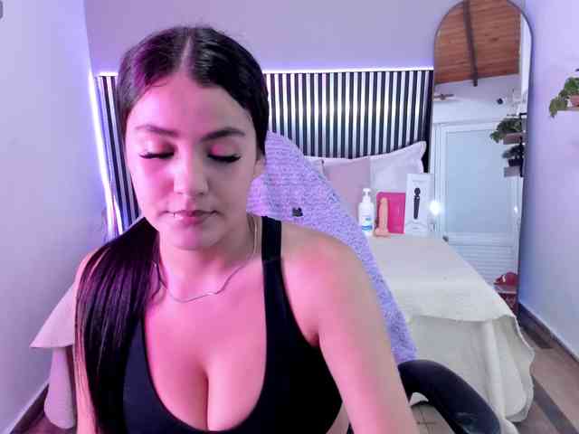 Hanah-Greey webcam