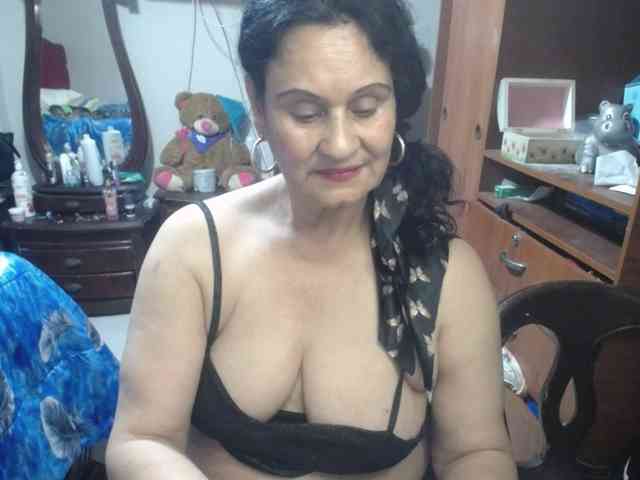 jazmin-mature