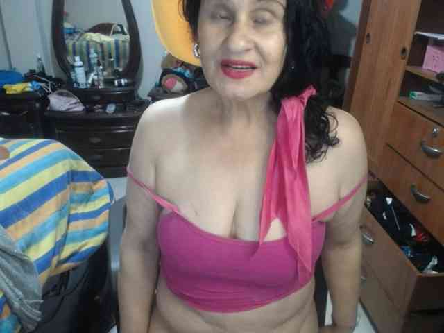jazmin-mature