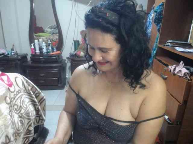 jazmin-mature