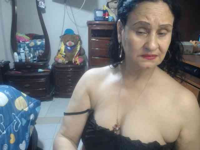 jazmin-mature