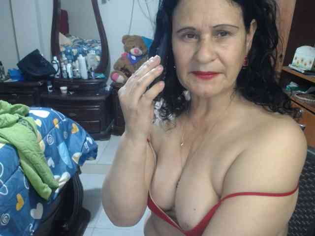 jazmin-mature