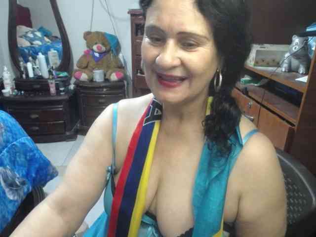 jazmin-mature
