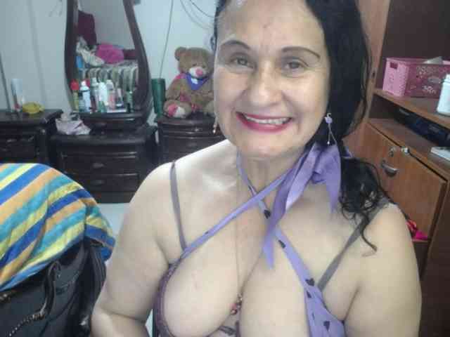jazmin-mature