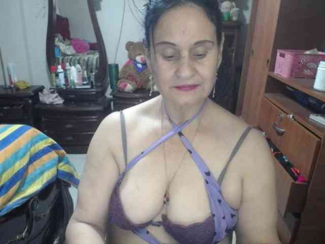 jazmin-mature