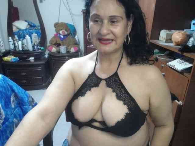 jazmin-mature