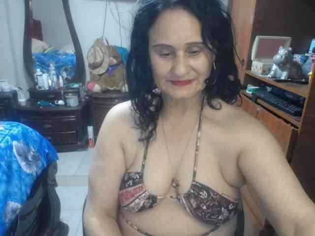 jazmin-mature