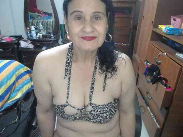 jazmin-mature