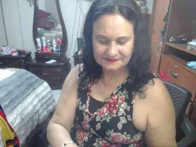 jazmin-mature