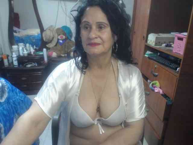 jazmin-mature