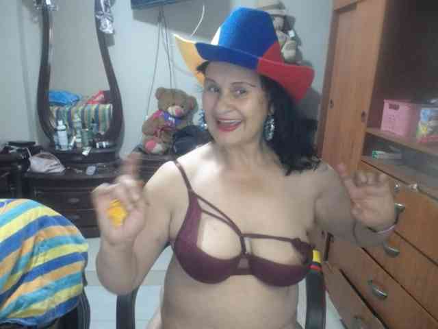 jazmin-mature