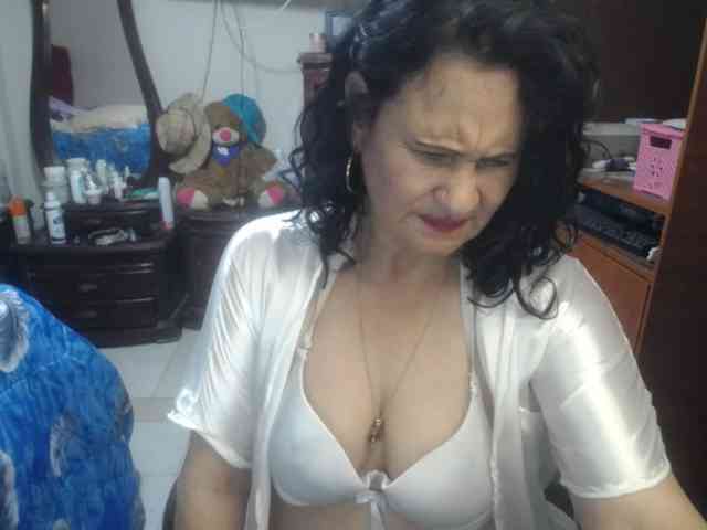jazmin-mature