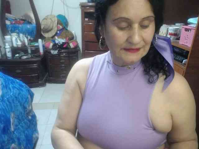 jazmin-mature