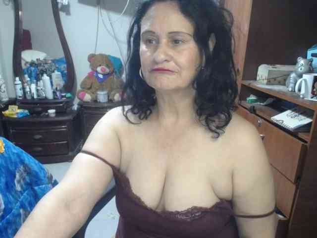 jazmin-mature