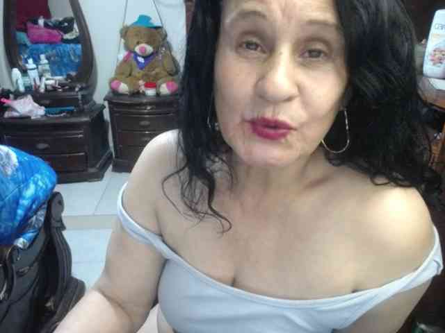 jazmin-mature