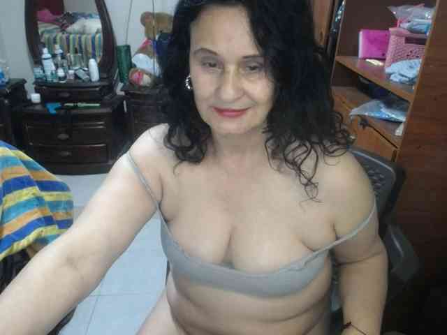 jazmin-mature