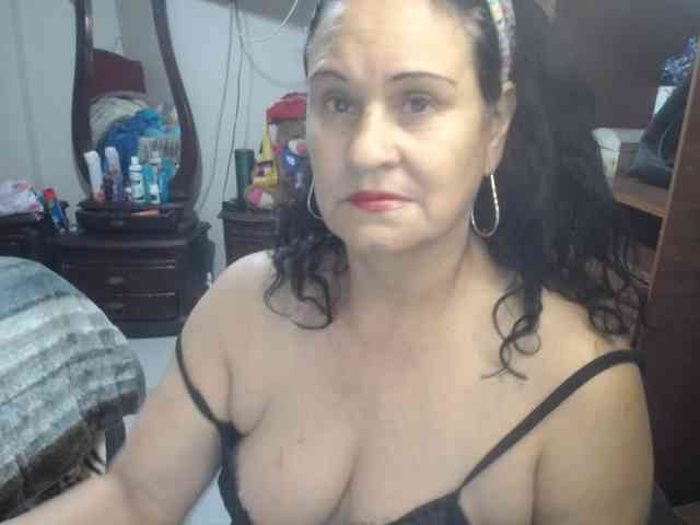 jazmin-mature