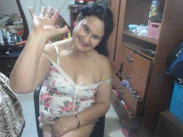 jazmin-mature
