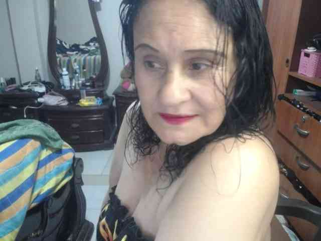 jazmin-mature