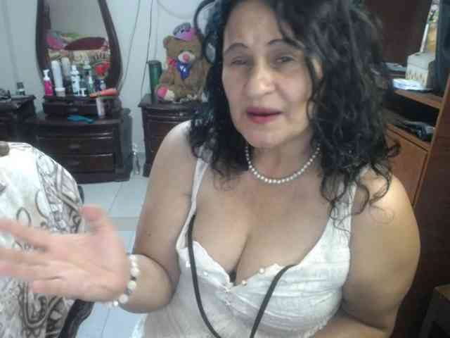 jazmin-mature