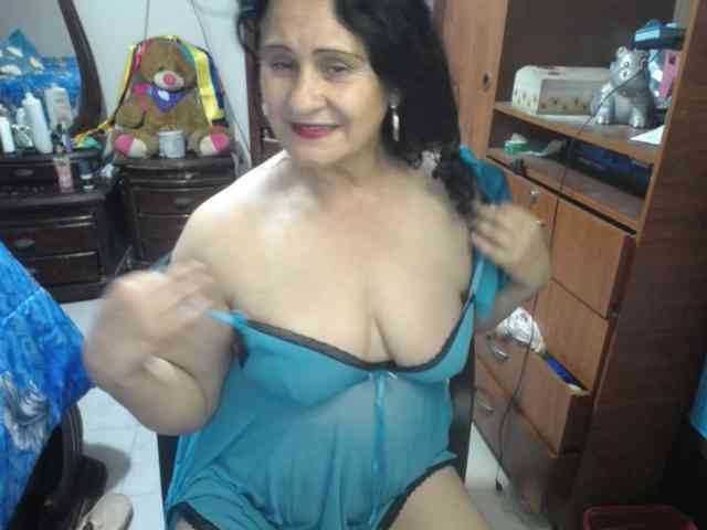 jazmin-mature