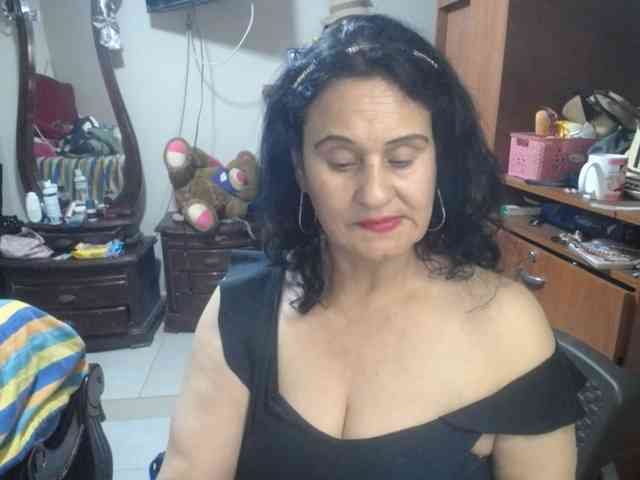 jazmin-mature