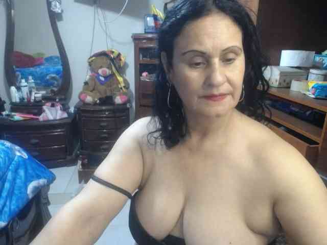 jazmin-mature