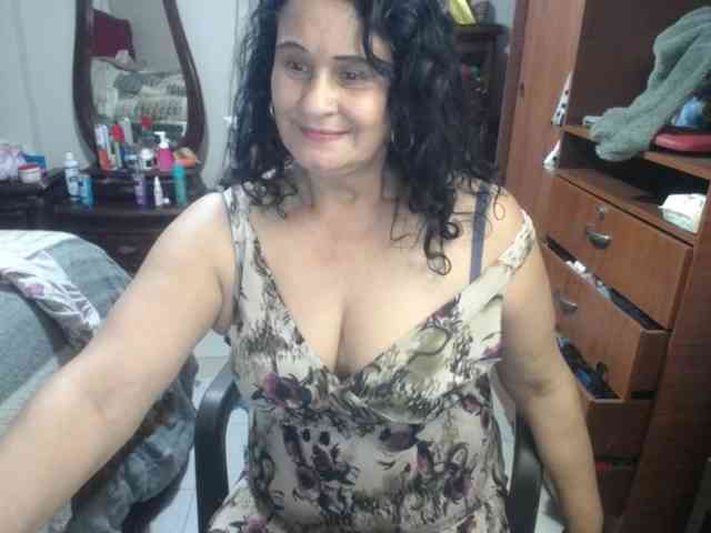 jazmin-mature