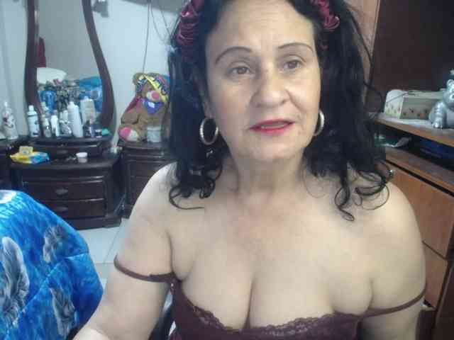 jazmin-mature